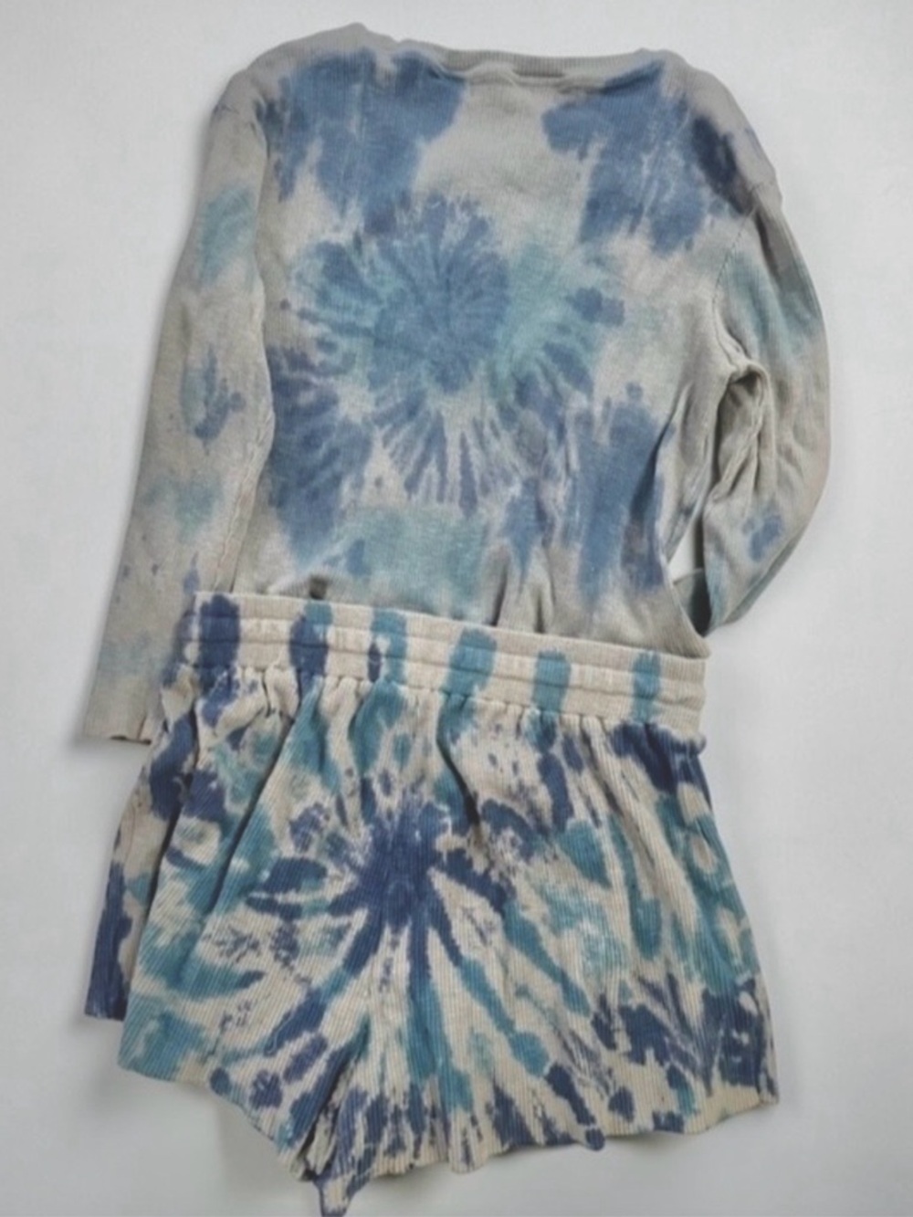 NATURAL LIFE Ribbed Tie-Dye Top in Blue & Gray - Picture 2 of 4